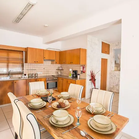 Vakantiehuis Napasol 1 *